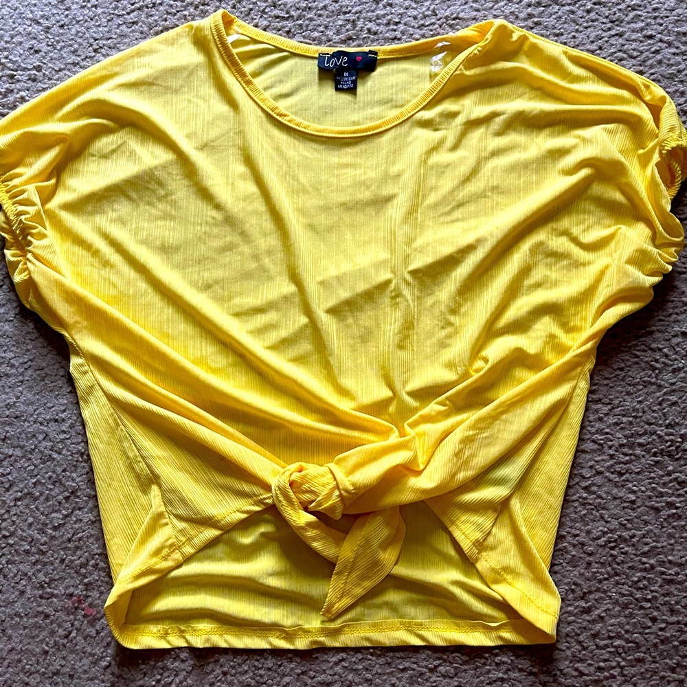 Like New Yellow T-Shirt Blouse Crop Top